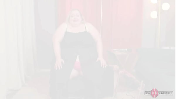 SSBBW Vivienne Rose gets fucked by a machine