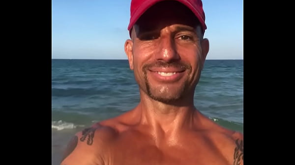 THE LIFEGUARD PORNSTAR MAXXX LOADZ