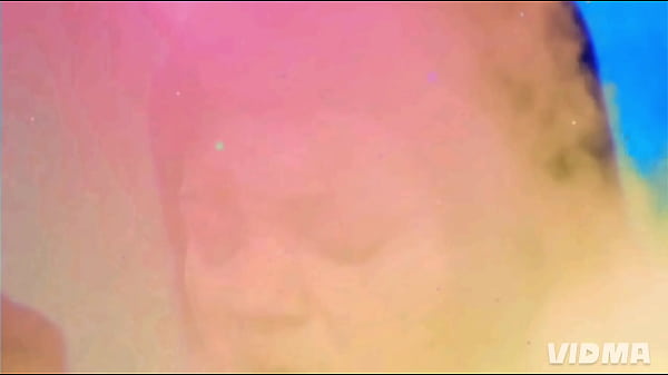 Une bite de bonobo toute noire est ensemble avec deux chaudasses