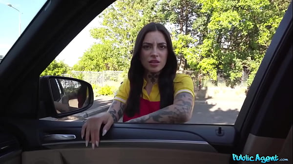 Tabatha folla con un extraño por dinero