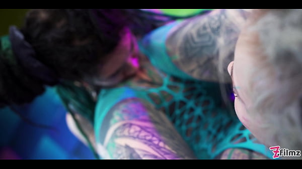 Tattooed babe straps on a huge toy for the slutty girl