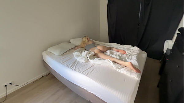 Girl’s Pussy Is Wet After An Erotic Dream, So I Creampied Her