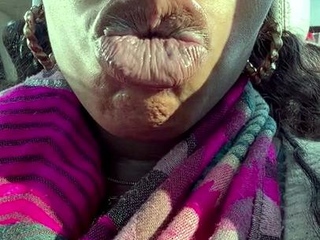 Biiggjuiccyfruit aka biiggjuiccyfruit OnlyFans – Up close