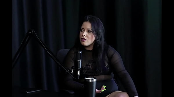 Tem 128cm de bunda, é bissexual mas nem toda mulher lhe atrai, e seu gosto de homem é que tenha pau grande – Pri Melancia (SHEER/RED)