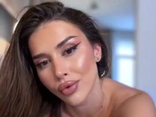 Hot brunette from squirt masturbating on webcam