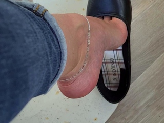 Amateur Foot Fetish Girlfriend Sucks and gives a Footjob