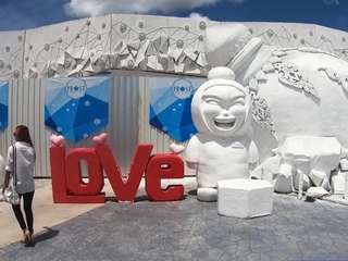 Thai girlfriend gives her white boyfriend a footjob and more