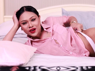 FRANKS TGIRLWORLD   Arriya in the Spotlight