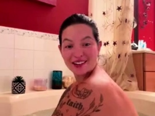 Fucking love this girl!!!!
