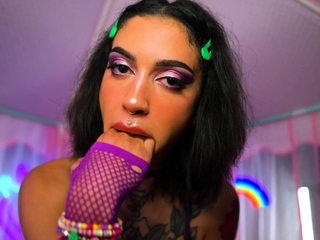 INSERTED Ravyn Alexa likes it hard and dirty