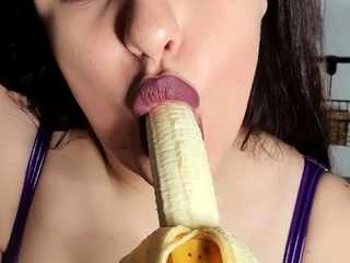 Big boob brunette masturbates on webcam