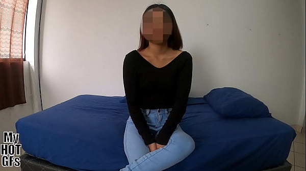 ¡Estoy muy caliente! Por favor llena mi coñito con tu leche.